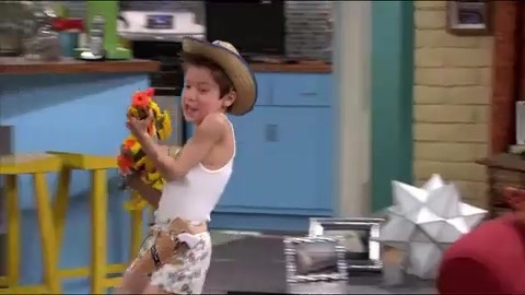 Shake_It_Up_-_Theme_Song 096