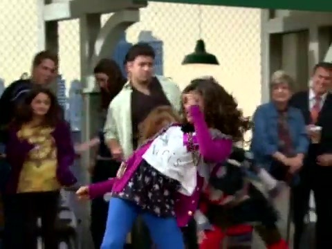 Shake_It_Up_-_Best_Friends_-_Disney_Channel_Official 044