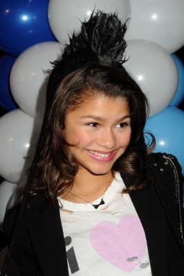 normal_2~10 - 0 Zendaya Coleman 0