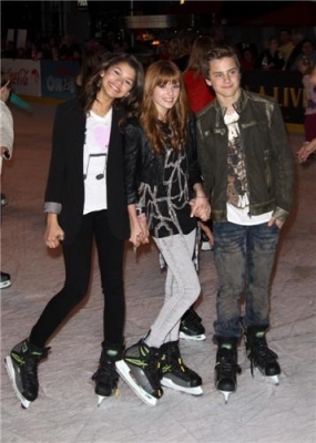 normal_3B20424005F3B200126212ff - 0 Zendaya Coleman 0