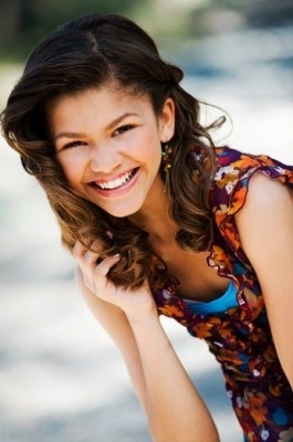 normal_6 - 0 Zendaya Coleman 0