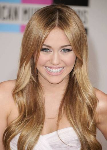 Miley Cyrus - MILEY CYRUS LA AMERICAN MUSIC AWARDS 2010