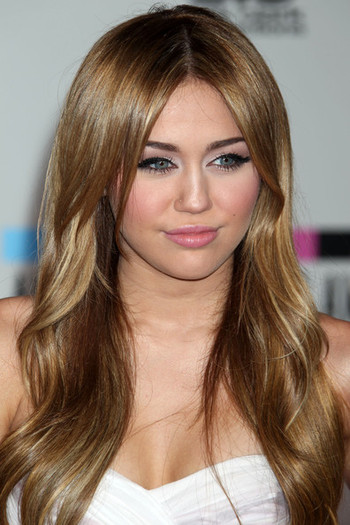 Miley Cyrus - MILEY CYRUS LA AMERICAN MUSIC AWARDS 2010