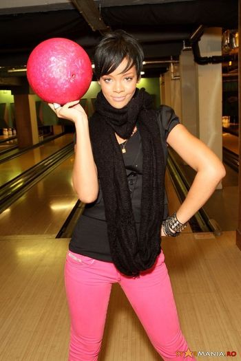 7447eb2fc667db67703814520bb192b3-rihanna_85