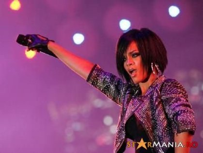 bb8680c61e4a453ae4986ae189373749-rihanna_42 - Rihanna