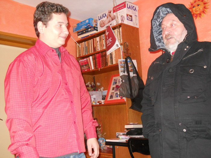 SEARA DE CRACIUN 2010; Bunicul Aurel si-a primit cadoul
