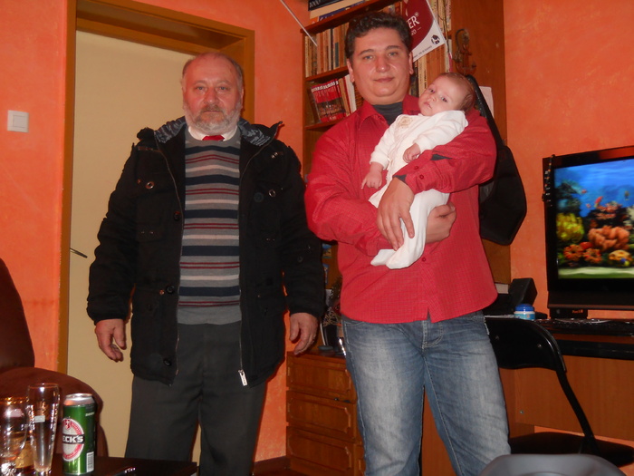 SEARA DE CRACIUN 2010; O poza va rog cu hanoracul nou!
