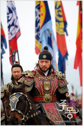 2964_72439063130_69360248130_1878095_1238326_n - bq---jumong---qb