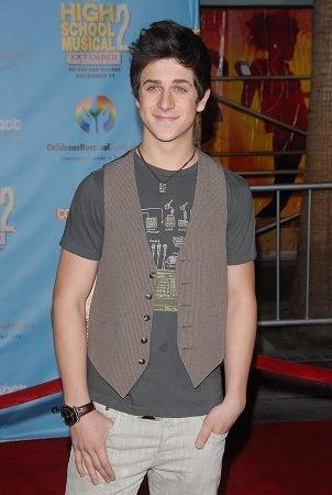 David_Henrie_1257512795_4 - cine e mai dragutz