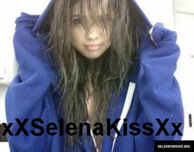normal_selena-gomez-saynow-thumb-437x344