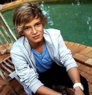 cody-simpson-poolside4