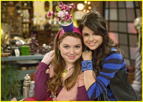 25453534_NUPDXNRFN - selena gomez