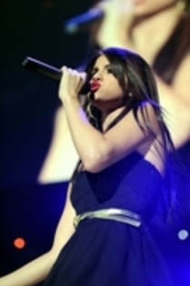 010 December - Z100S Jingle Ball 2010 - Performance (1)