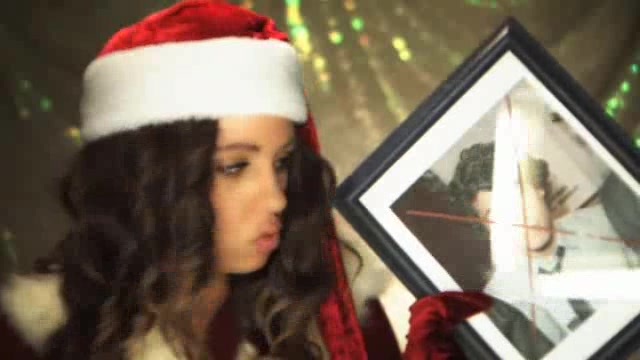 A Miley Cyrus Christmas 052