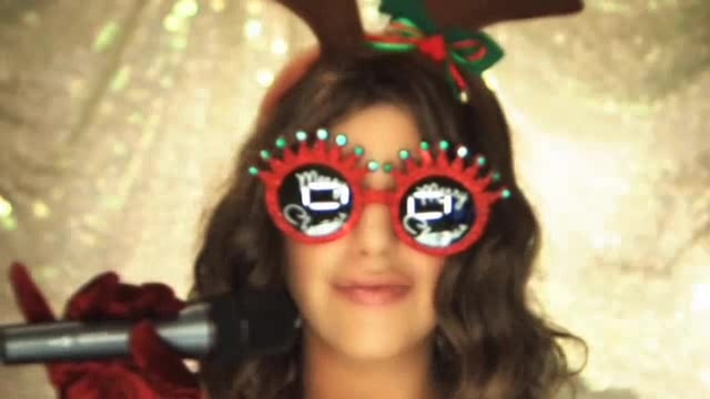 A Miley Cyrus Christmas 097