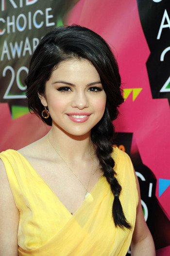 Selena Gomez - SELENA GOMEZ LA KIDS CHOICE AWARDS 2010