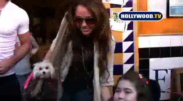Miley Cyrus Sign Autographs For Fans At Market City. 124 - 0 Screencaptures  By  Me  - Miley Singinin Autographs  At  LAMarket