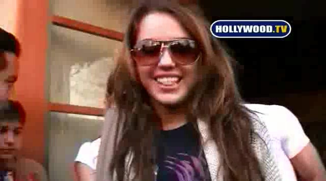 Miley Cyrus Sign Autographs For Fans At Market City. 138 - 0 Screencaptures  By  Me  - Miley Singinin Autographs  At  LAMarket