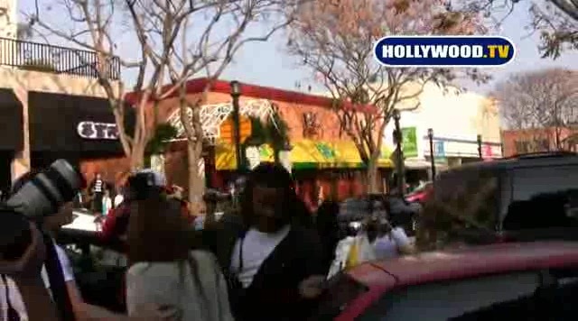 Miley Cyrus Sign Autographs For Fans At Market City. 173 - 0 Screencaptures  By  Me  - Miley Singinin Autographs  At  LAMarket