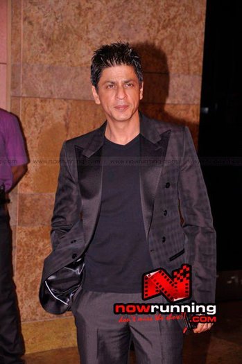 40628_147026665326440_100000573220838_367983_6923755_n - shahrukh khan