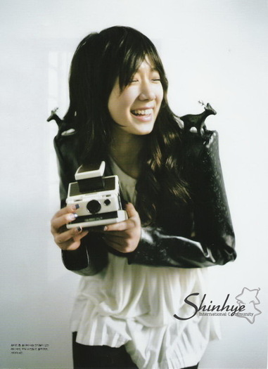 ellemagart05 - Park Shin Hye