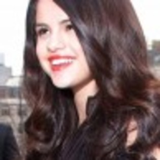 selena-gomez-fashion-wizard-233-97x97 - selena gomez cu ruj rosu