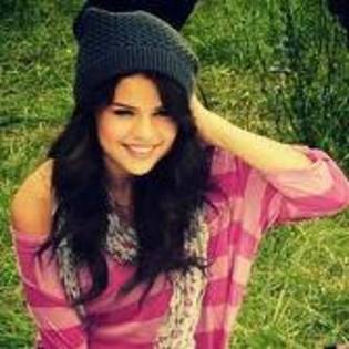 imagesCA7AX94U - poze rare su selena gomez