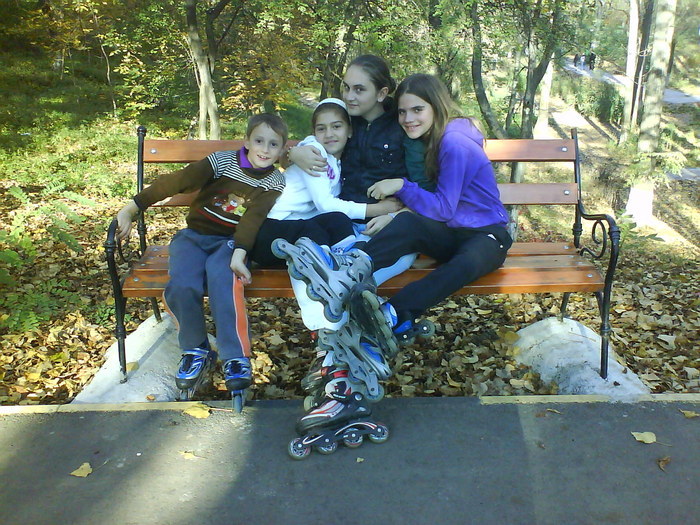 eu ,bia,alexa si andrei in parc