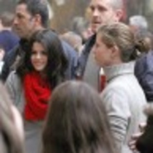 selena-gomez-paris-stroll-34-97x97