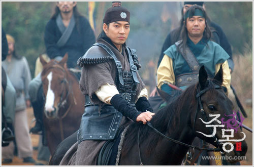 3156_72663213130_69360248130_1880572_2642165_n - q---jumong si oameni lui de incredere---q