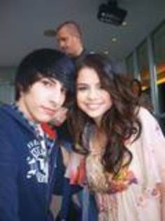 th_normal_selena-gorgeous