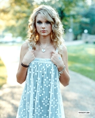Taylor Swift (17)