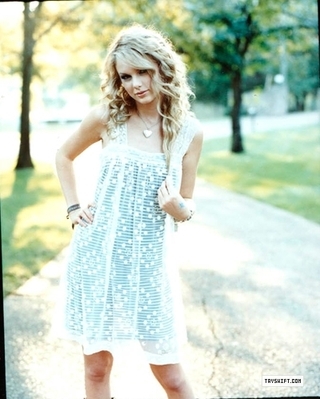 Taylor Swift (19)