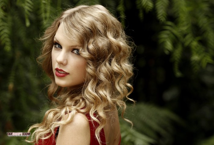 Taylor Swift (19)