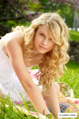 Taylor Swift (25)