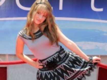 american_actress_debby_ryan-t1