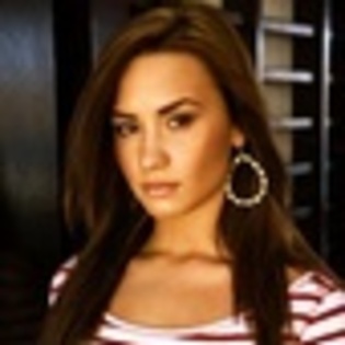 demi-lovato-102332l-thumbnail_gallery - selena gomez