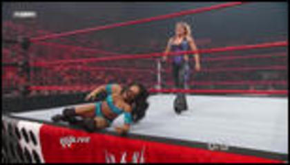 2076738_image034 - 6 divas battle royal Beth Phoenix vs Mickie James