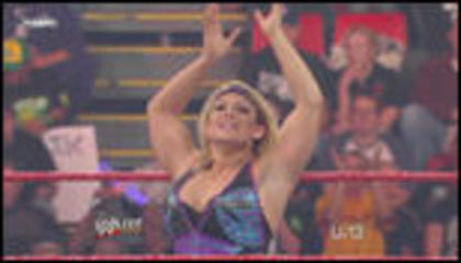 2076743_image037 - 6 divas battle royal Beth Phoenix vs Mickie James