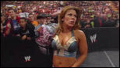 2076807_image073 - 6 divas battle royal Beth Phoenix vs Mickie James