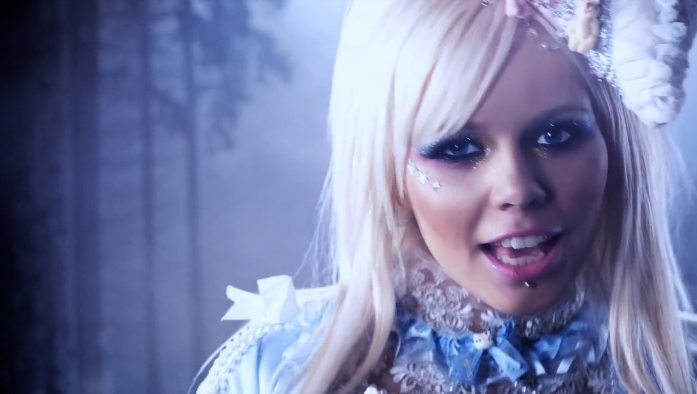 Kerli-Tea-Party-Video-kerli-11778151-697-394 - Kerli