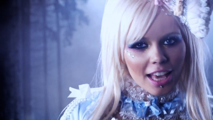 Kerli-Tea-Party-Video-kerli-11778151-697-394