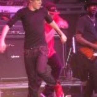 justin-bieber-norfolk-2-97x97 - justin bieber la concert