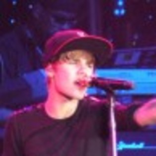 justin-bieber-norfolk-141-97x97 - justin bieber la concert