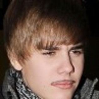 justin-bieber-mustata6-97x97 - justin bieber are mustata falsa