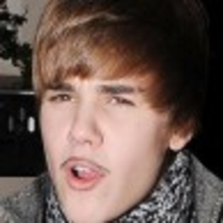 justin-bieber-mustata10-97x97 - justin bieber are mustata falsa