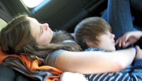 justin-bieber-caitlin-beadles-540x308 - Justin Bieber in bratele lui Caitlin Beadles