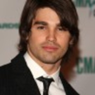 42nd Annual CMA Awards Arrivals X7wEzVj4RS2l1-97x97 - poze album justin gaston