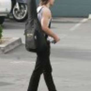 Miley+Cyrus+Justin+Arriving+Music+Studio+Hollywood+fCd4vNyHe_nl-97x97