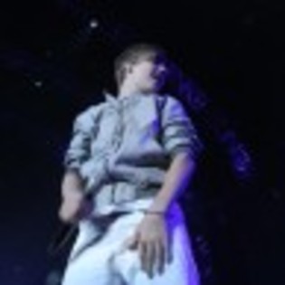 justin-bieber-wango-4-97x97 - Justin Bieber poze noi in concert